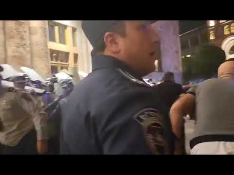 Բախում Կառավարության շենքի մոտ. ոստիկանությունը կիրառեց հատուկ միջոցներ