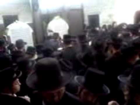 Spinka Rabbi saying divrei hisoreres