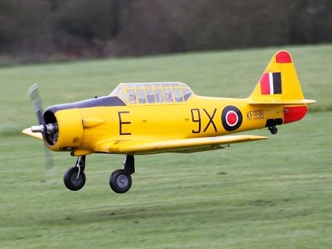 DEANO & LEE TEST FLYING HIS RC YELLOW AIRCRAFT 1/5 SCALE TEXAN / HARVARD AT CMAC - 2014