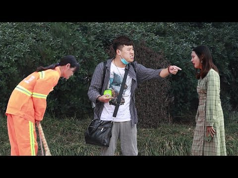 當環衛工阿姨街頭遭陌生姑娘刁難...
