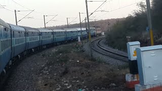 preview picture of video 'Aggresive Jhelum Express  | Curving Through Madhya Pradesh'