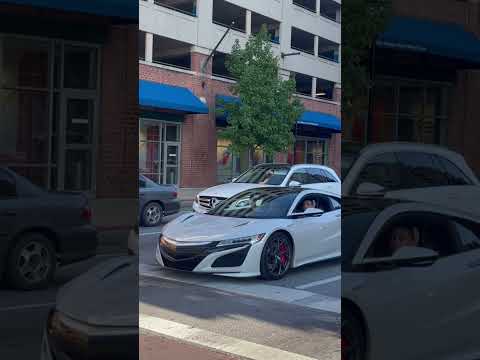 Acura NSX accelerates 🔥