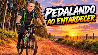 PEDALANDO AO ENTARDECER