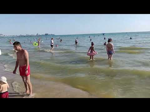 Вечерний пляж Джемете. Очень много отдыхающих. Море грязное. 3 июля 2023. 18.00