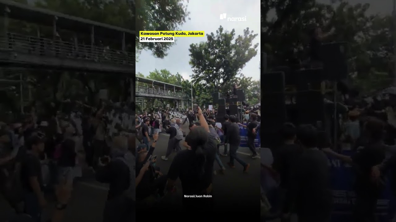 Puncak Aksi Gelap Indonesia: Massa Aksi Kompak Nyanyikan Lagu 'Bayar Bayar Bayar' | Narasi Daily