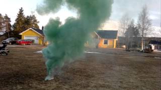 preview picture of video 'Enola gaye green smoke bomb /grön rökbomb'