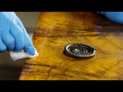 Reinigung und Pflege einer alten Schellackpolitur