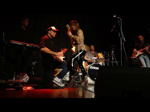 Nina Attal, 'Get your shit together'& 'Bring me back that love'& 'Know your name', Koblenz, 20.10.22