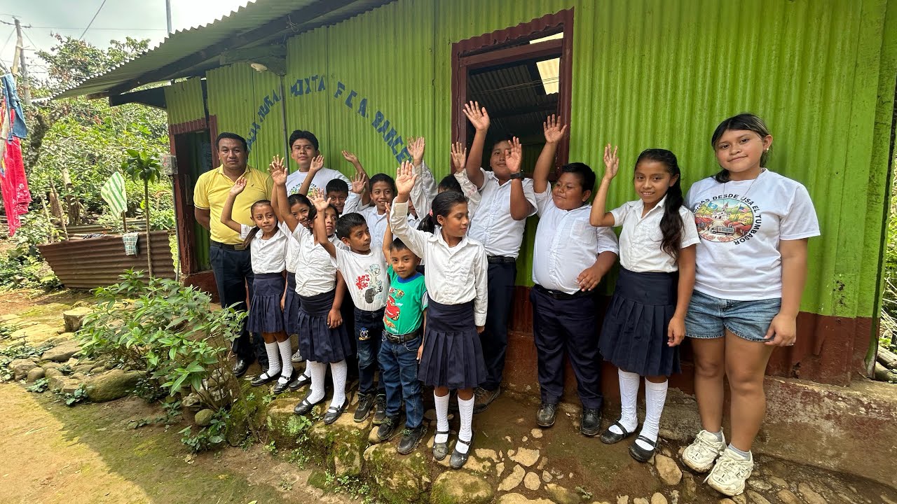 ¡¡¡Manos amigas apoyando la educación!!! | Finca Barcelona 