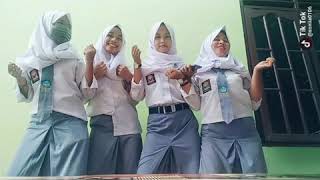 Download lagu HUJAN BADAI ANGIN RIBUT|TIKTOK|ANAK SMK NGEHITS@Shrnj mp3