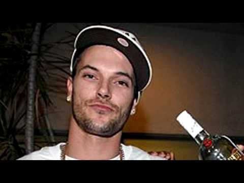 Philly Thug Calls a Hostel [bEy0ND]