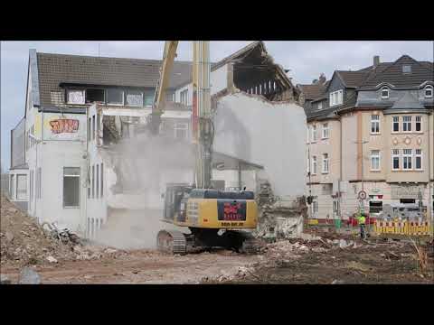 Bagger CAT 352 F - Abriss - Paguag Bürogebäude beginnt.