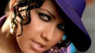 Christina Aguilera ft. Lil Kim: Can&#39;t Hold Us Down