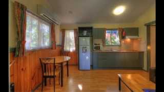 preview picture of video 'Island Gateway Holiday Park - Deluxe 1 Bedroom Villas presented by Peter Bellingham Photography'