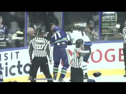Jacob Cederholm vs Zack MacEwen