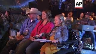 Country singer Kip Moore makes wish come true for teen at ACMs