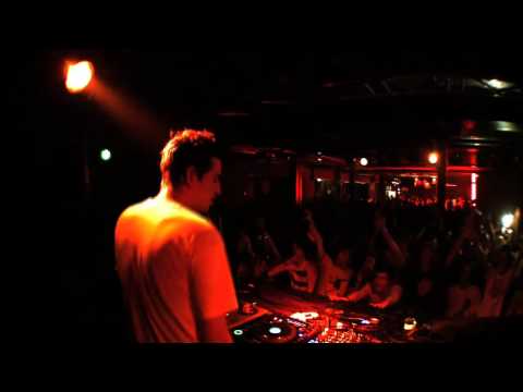 SKREAM'S REMIX OF "LA ROUX - IN FOR THE KILL" LIVE @ UNTITLED ANTWERP