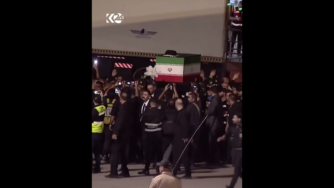 ڤیدیۆ | ھەمووان ھەوڵدەدەن دەستیان پێی بگات؛ تەرمی عەلی خامنەیی گەیشتە فڕۆکەخانەی نەجەف