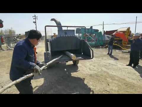 towable wood chipper with diesel engine