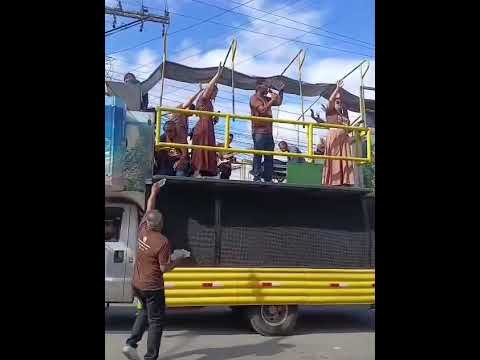 Pastor Árlen Santos orando na Marcha pra Jesus em Aurelino Leal Bahia