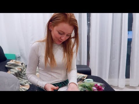 VLOG: GIFTS FOR MARCH 8TH! iPhone or Samsung!? 03/08/18