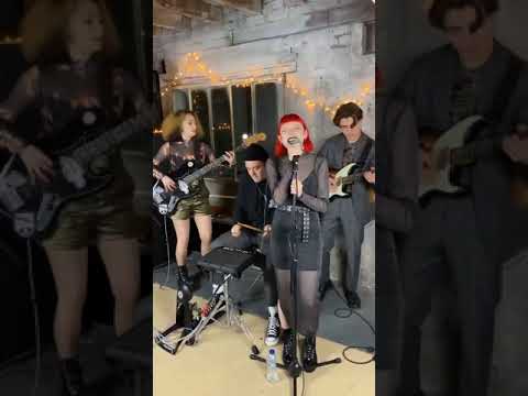 Sophie and the Giants - Hypnotized (Live)