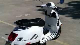 preview picture of video 'Vespa GTS 300 Super Scooter Review'