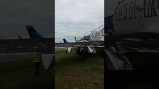 Download lagu Reposisi Pesawat Batavia 737 CL,  Bandara Praya (tengku abdul madjid) mp3