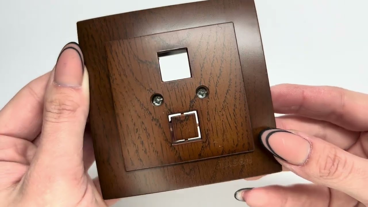 Розетка одинарная компьютерная без модуля RJ-45 NILSON Touran орех 24271042