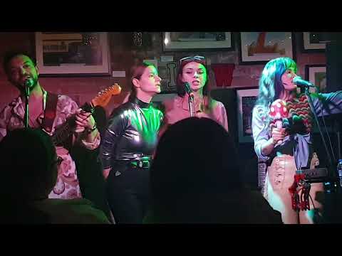Lauren Ruth Ward - Sheet Stains live acoustic set in Moseley Birmingham UK 19/12/2019