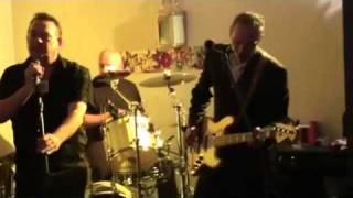 Lipstick - Standing in the hallway