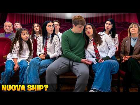 LUCREZIA E IL BULLO VENGONO SCOPERTI DA ILARY E NICOLE AL CINEMA DELLA SCUOLA MENTRE SI BACIANO !