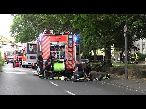 Hochhausbrand - 1 Verletzte - 2 Katzen gerettet - 4 Vögel verstorben in Köln-Porz am 29.7.22 + O-Ton