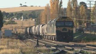 preview picture of video 'Grain train through Harden : Australian Railways'