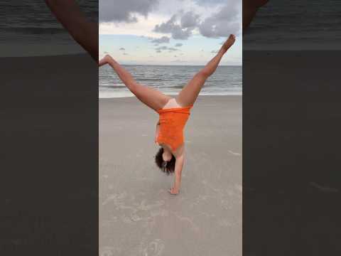 All I need is one hand 🤸🏻‍♂️