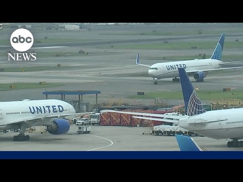 Hundreds of flights delayed after tech issue grounds United Airlines flights