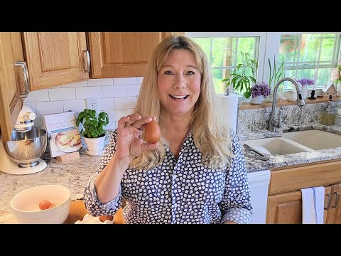 How to Crack an Egg (the Correct Way)