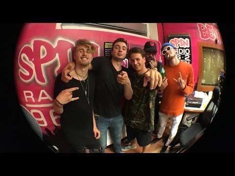 NOC S NIKOSEM - host PRAGOHOLIK | Rádio SPIN 96,2