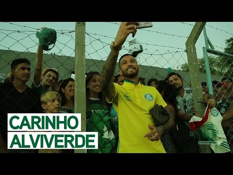 Palmeiras treina em Londrina com apoio da torcida