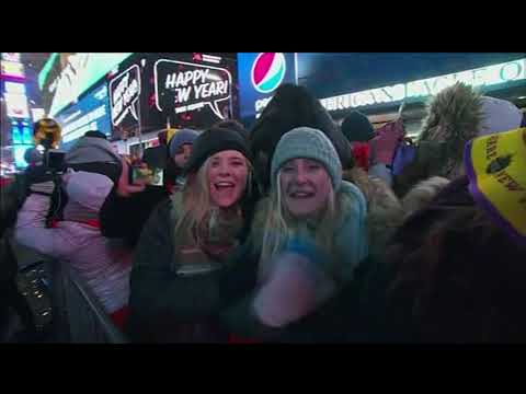 Thousands gather in frigid Times Square for New Year's Eve celebration I ABC7