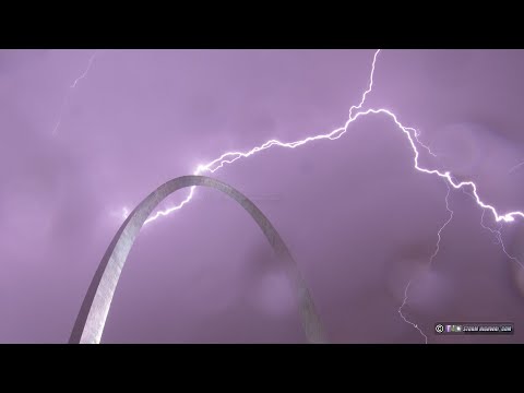 BIG lightning bolts in 1,500fps Slow Motion around St. Louis - March 1, 2020