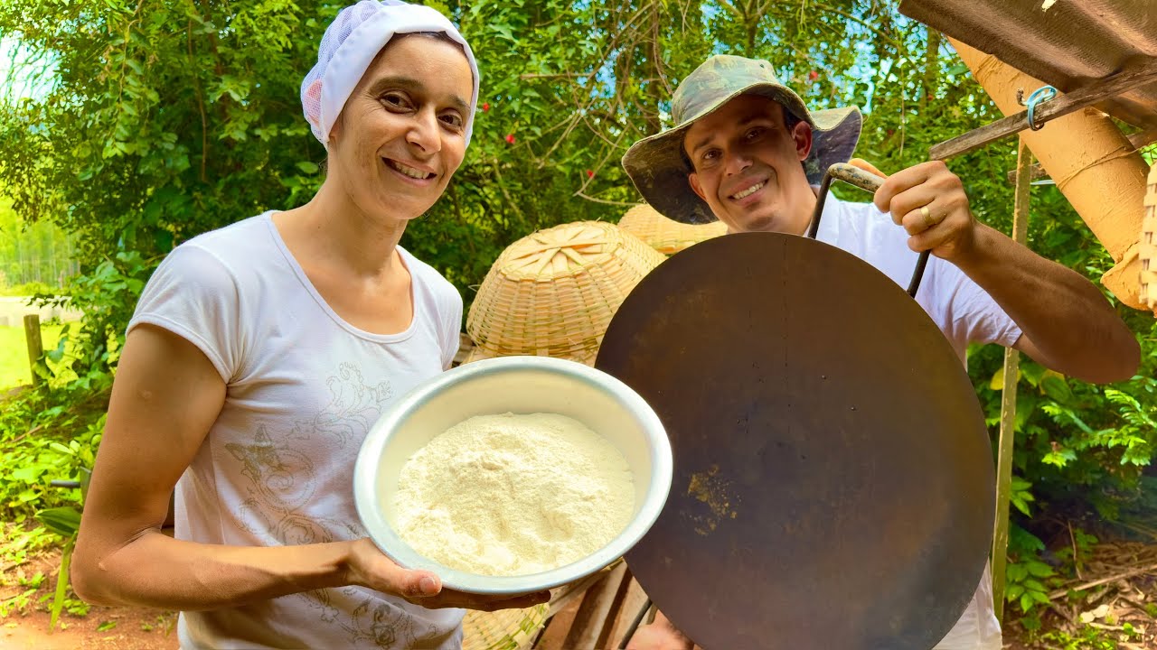 A TORRA DE FUBÁ DO MILHO BRANCO NO DISCO DE ARADO DE FORMA ARTESANAL