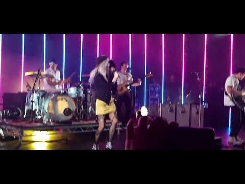 download lagu mp3 mp4 Paramore Royal Albert Hall, download mp3 Paramore Royal Albert Hall free downloadn, video klip Paramore Royal Albert Hall