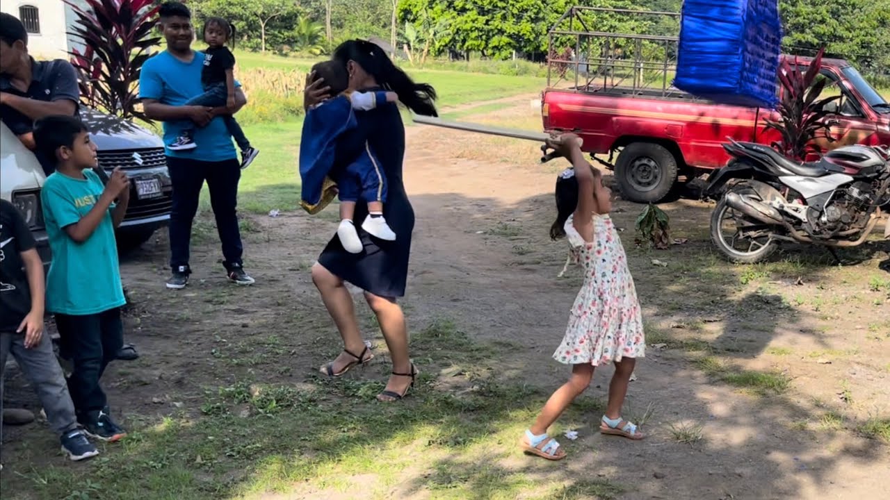 Por poco y g0/pean a mi hijo al momento de quebrar la piñata😰