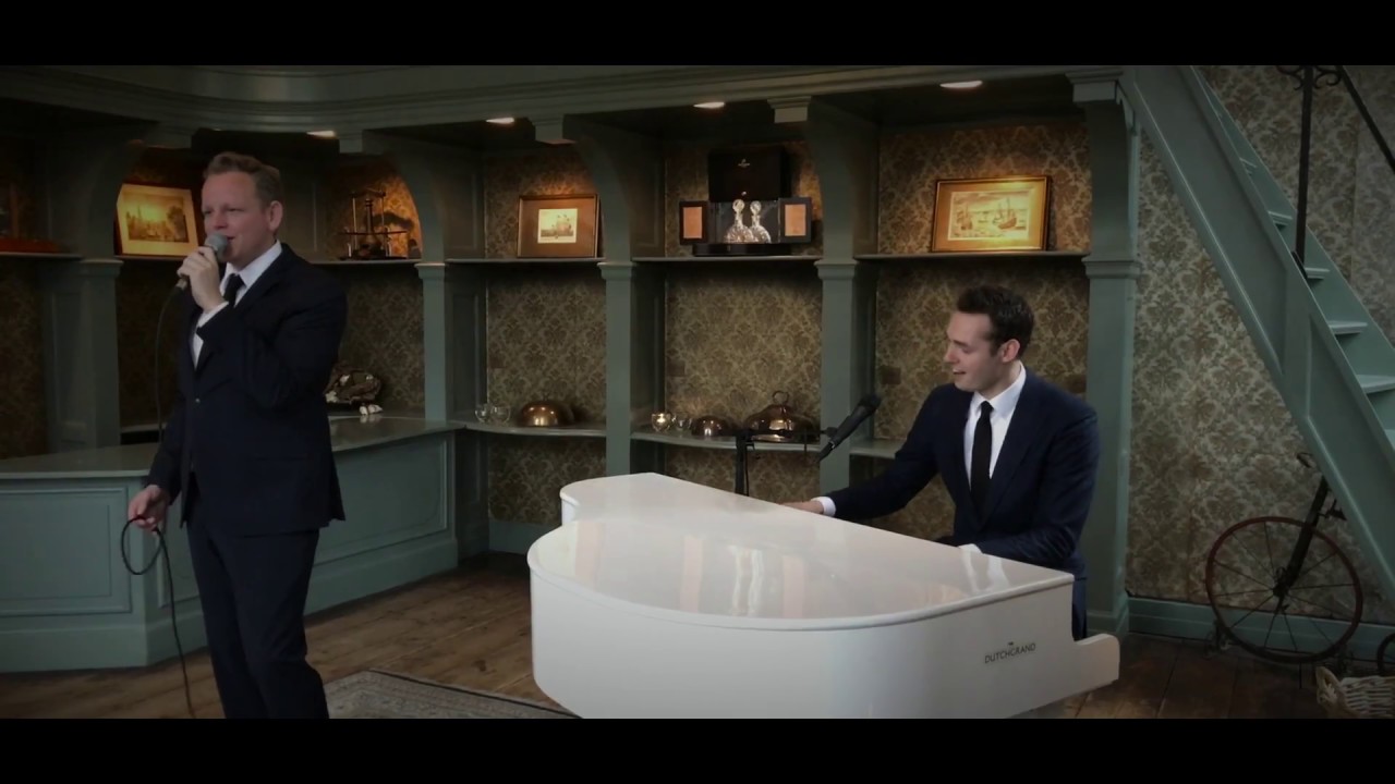 Ceremonie zanger Edwin Monteyn