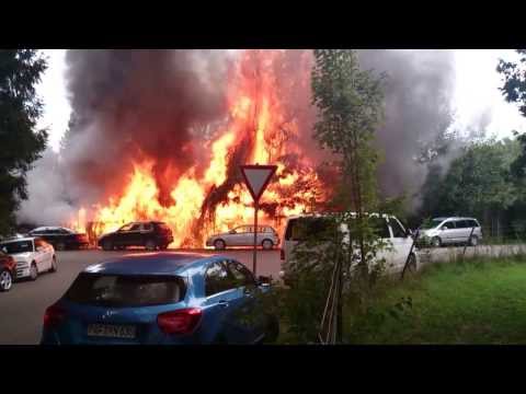 Western City Dasing in Flammen