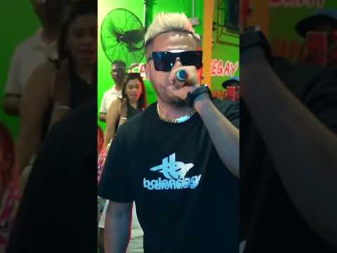 Gerardo Lares & Martha Heredia con el Símbolo