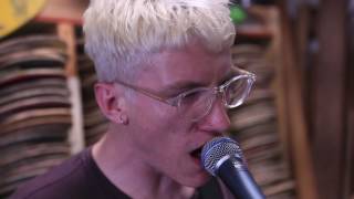 Never Young: Prisma Guitars Shop Sessions