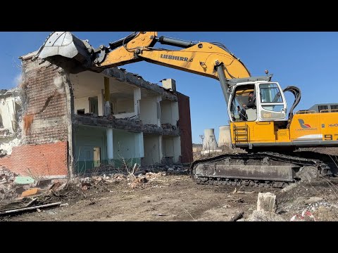 Massive Liebherr 974 Excavator Breaking Down Building - Sotiriadis/Labrianidis Demolition Works