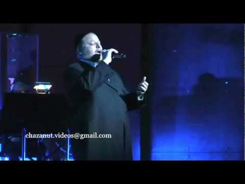 Cantor Helfgot performs the song of Moshe veAaron החזן יצחק מאיר הלפגוט - משה ואהרן